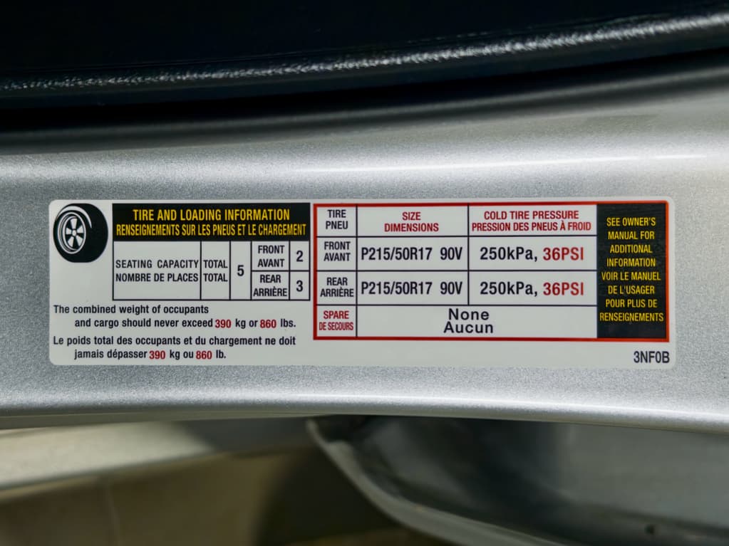 2021 Nissan LEAF view 28