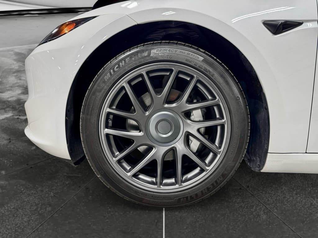 2024 Tesla Model 3 view 29