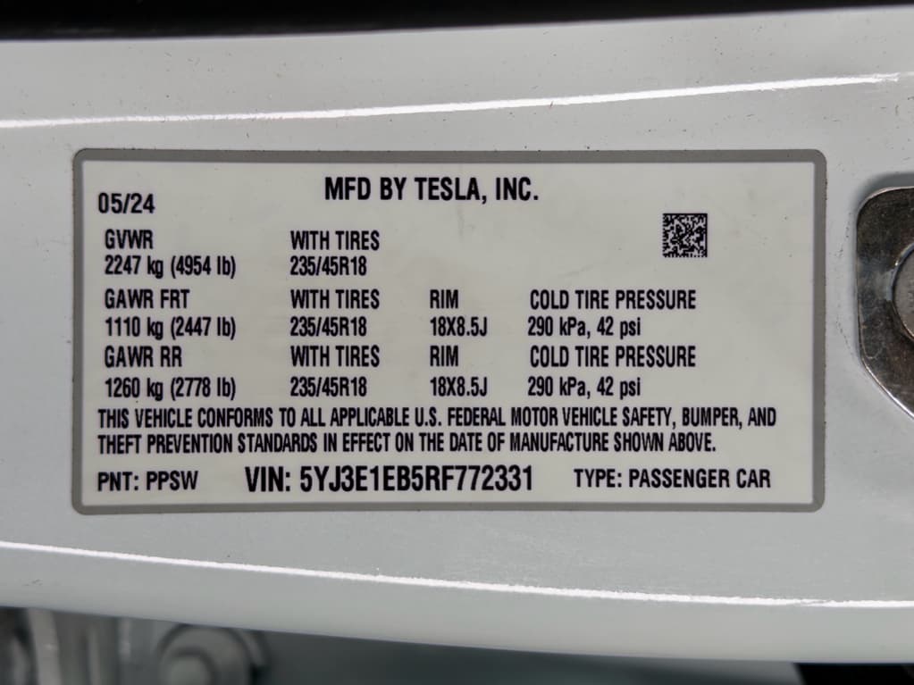 2024 Tesla Model 3 view 27