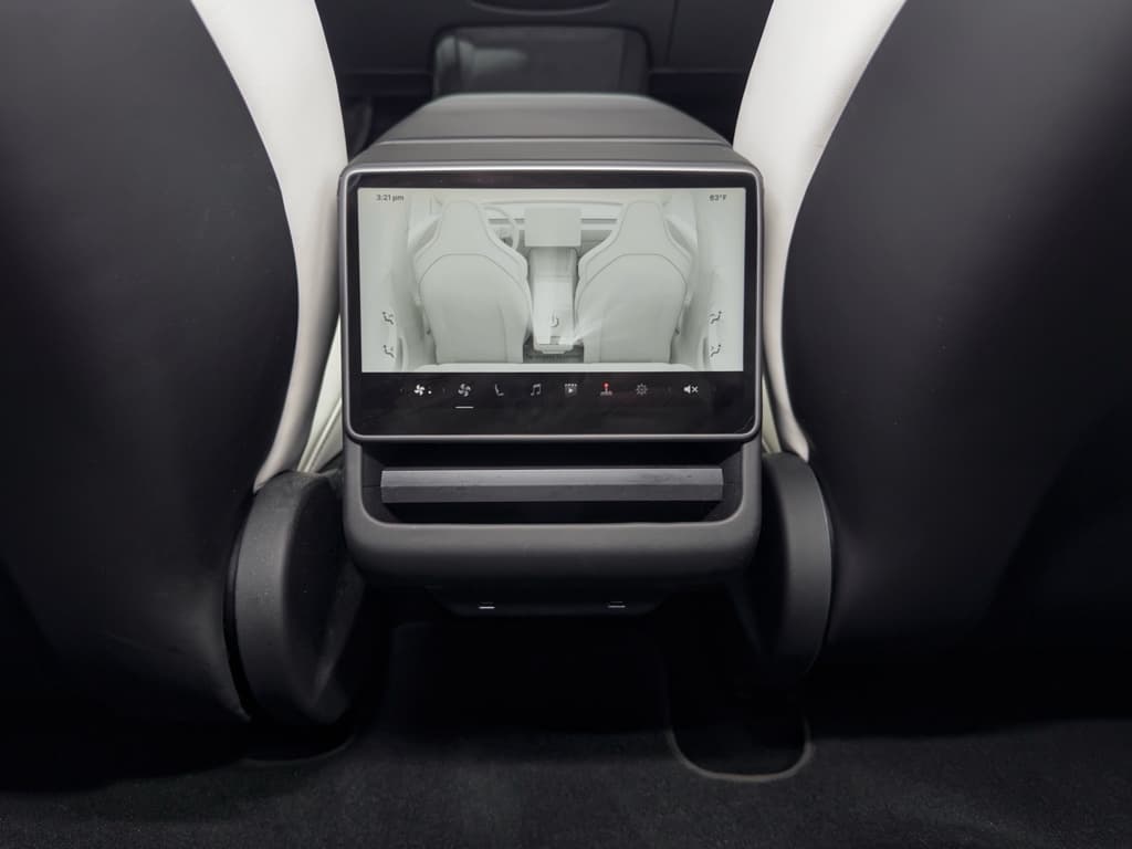 2024 Tesla Model 3 view 19