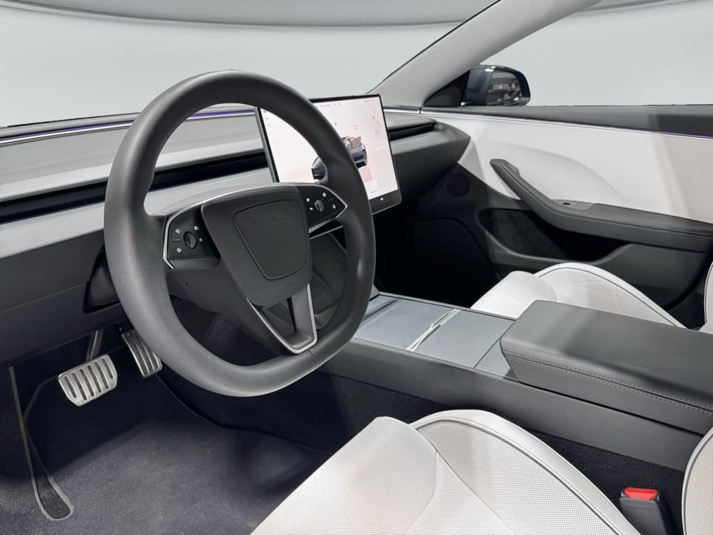 2024 Tesla Model 3 view 16