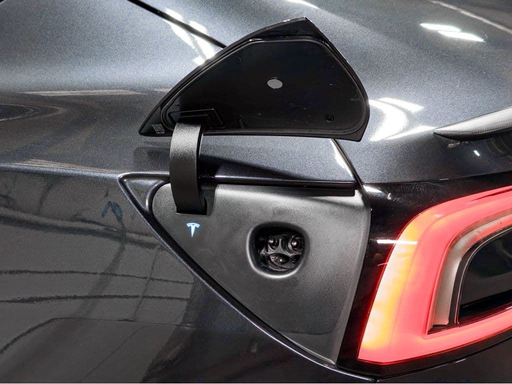 2024 Tesla Model 3 view 5