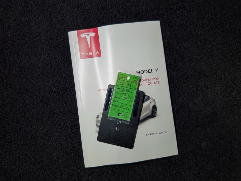 2023 Tesla Model Y view 21