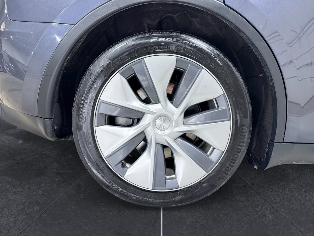 2023 Tesla Model Y view 35