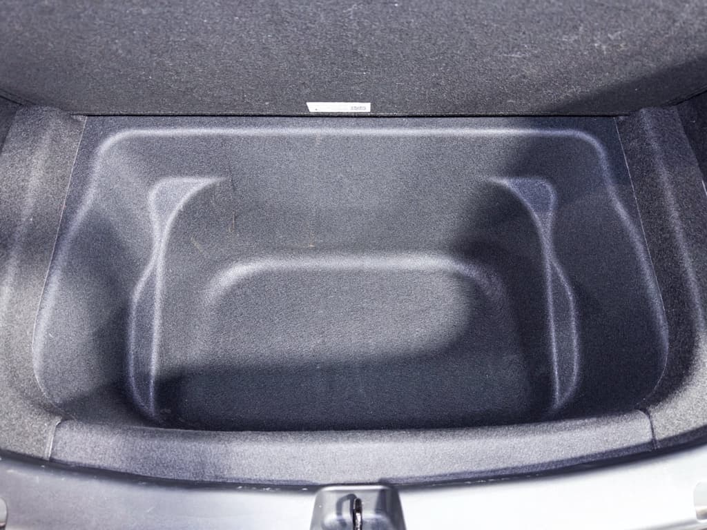 2023 Tesla Model Y view 26