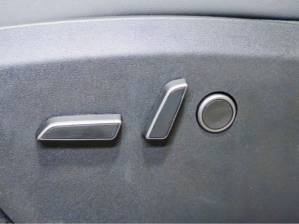 2023 Tesla Model Y view 6