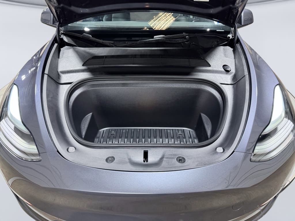 2023 Tesla Model Y view 23