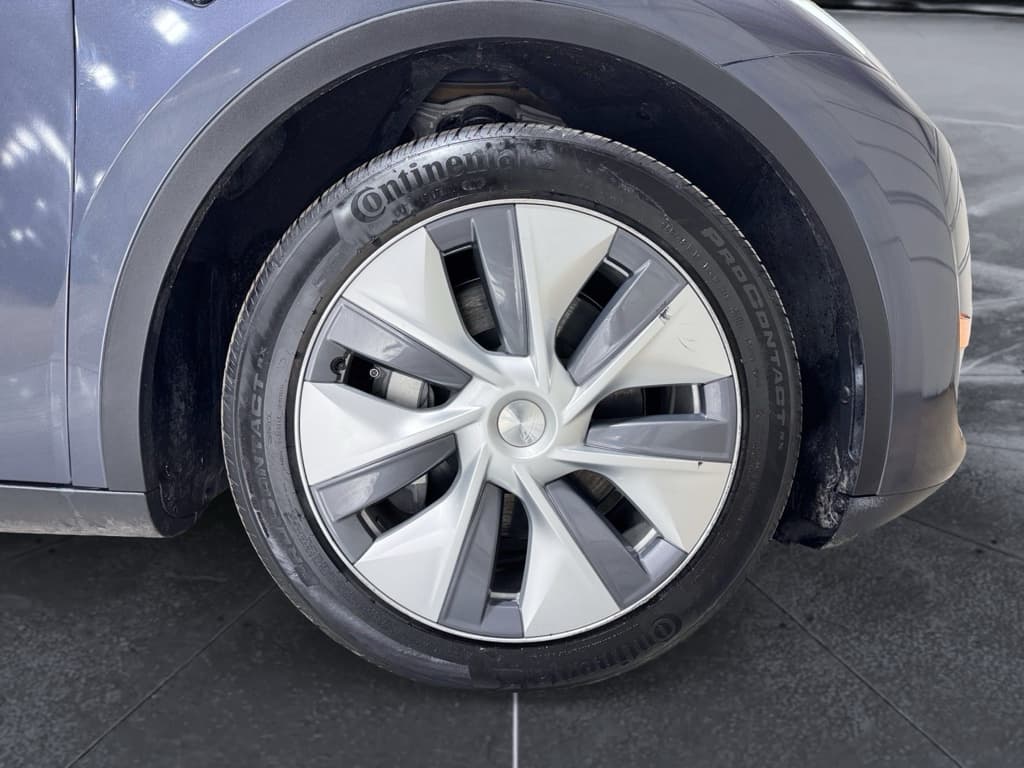2023 Tesla Model Y view 33