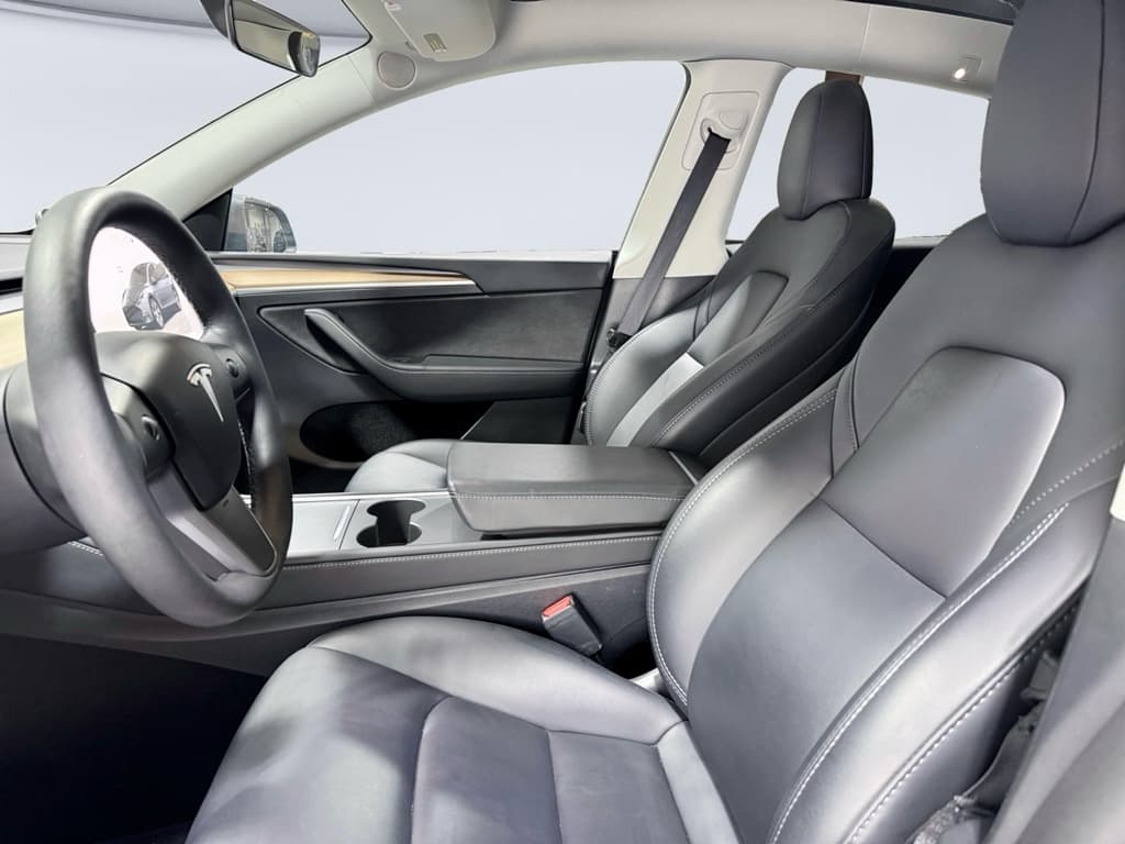 2023 Tesla Model Y view 16