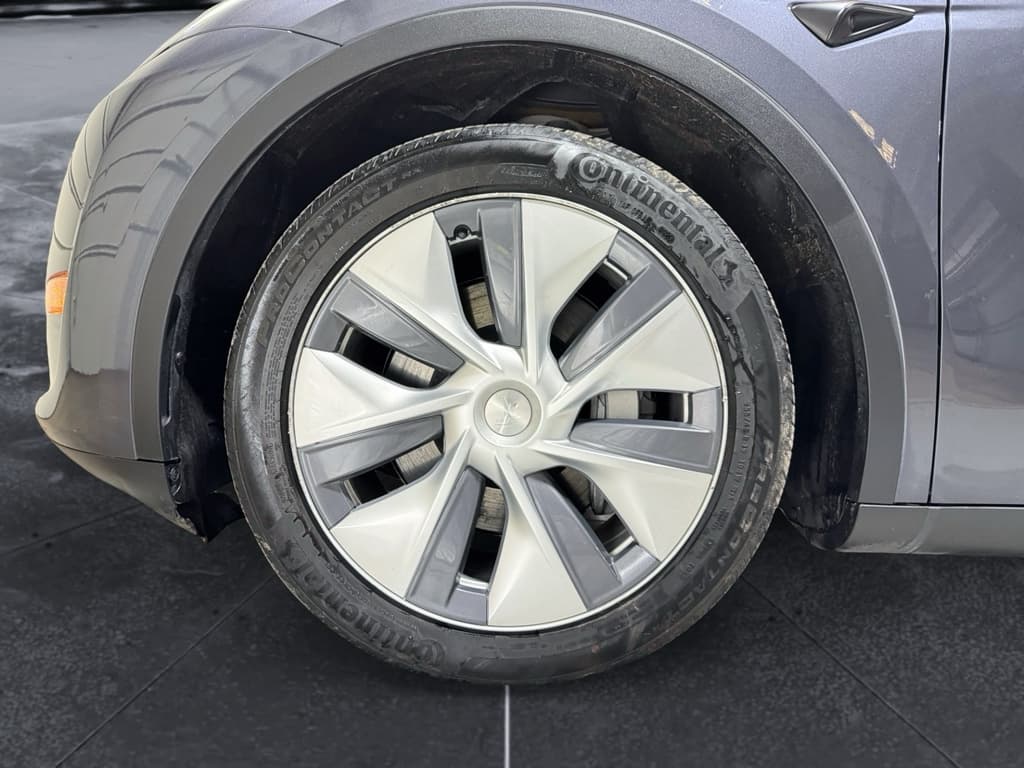 2023 Tesla Model Y view 29