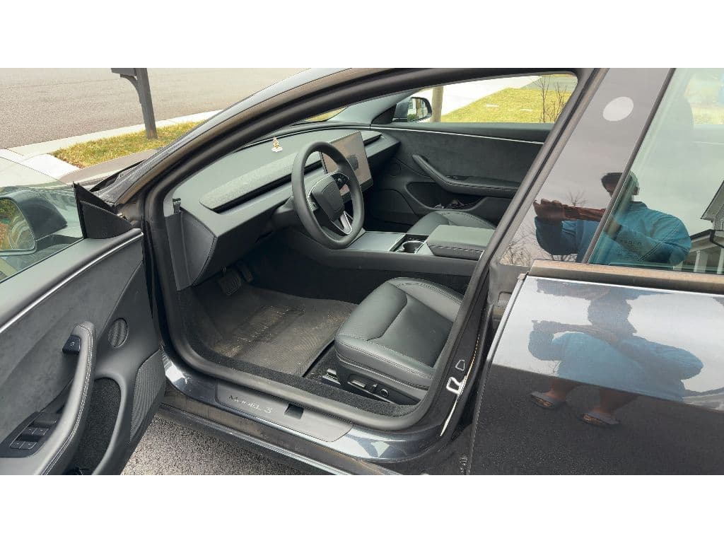 2025 Tesla Model 3 view 5