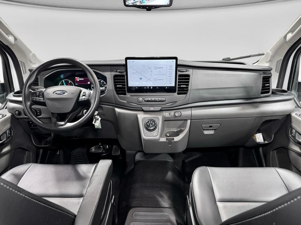 2023 Ford E-Transit view 17