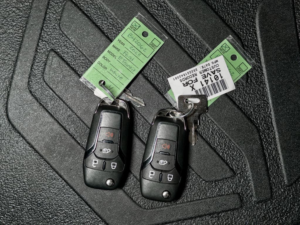 2023 Ford E-Transit view 23