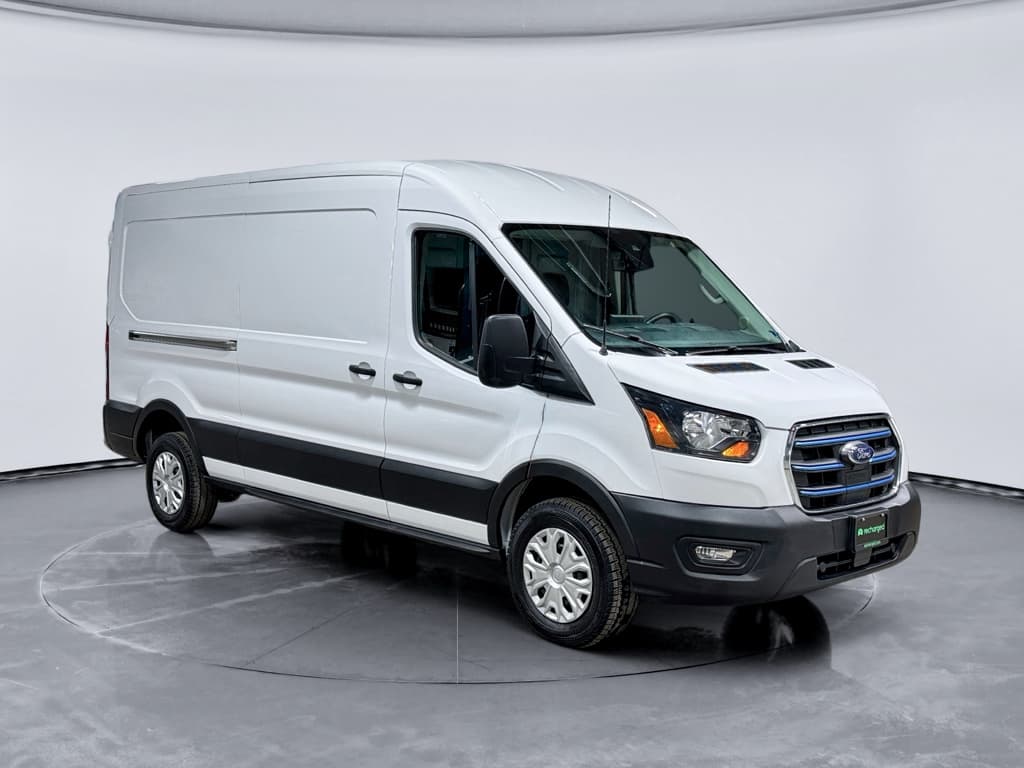 2023 Ford E-Transit view 4
