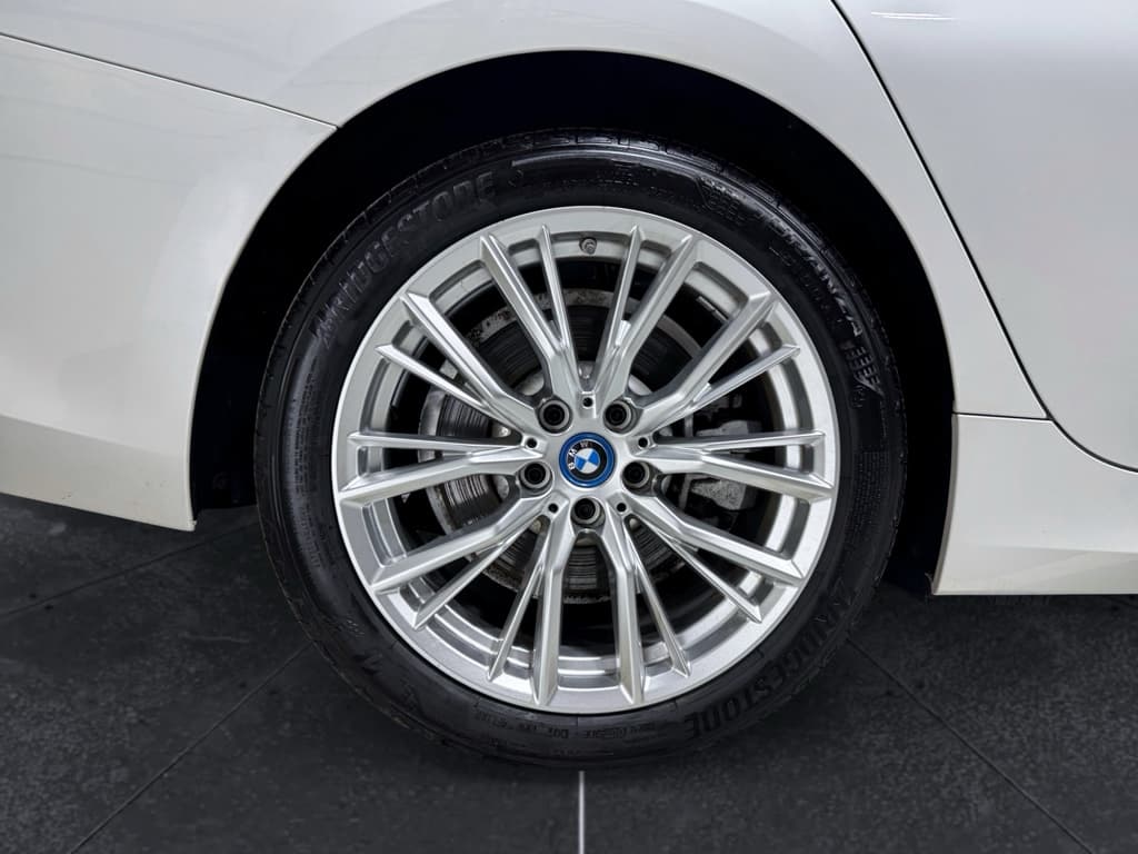 2023 BMW 3 series view 36