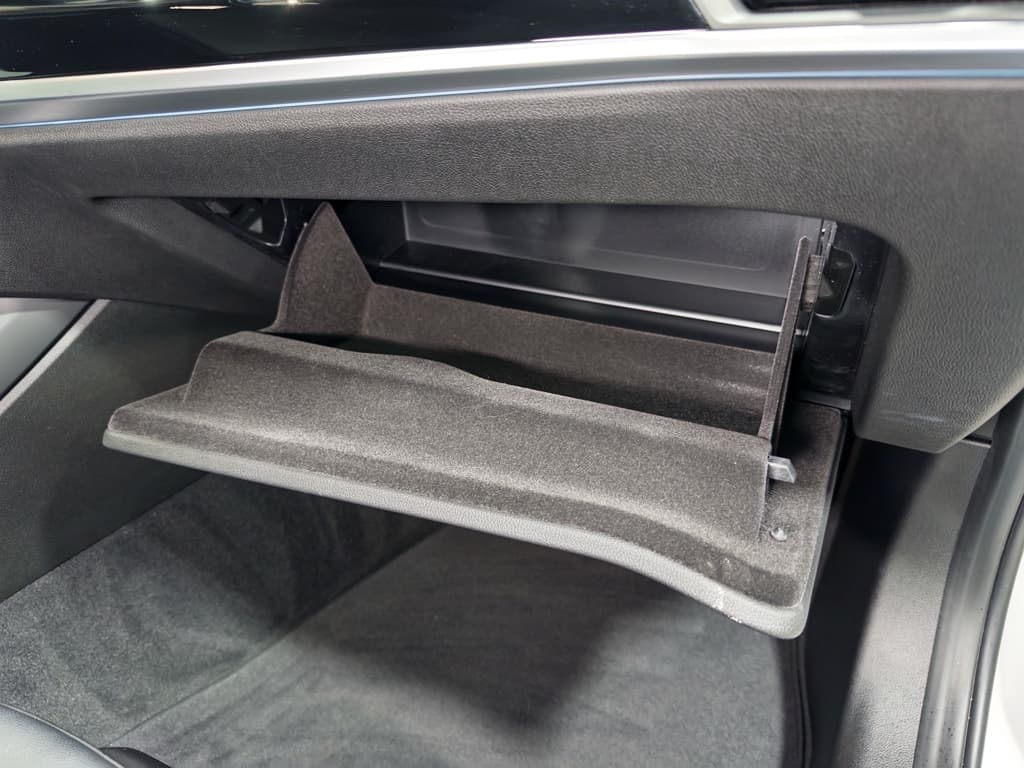 2023 BMW 3 series view 21