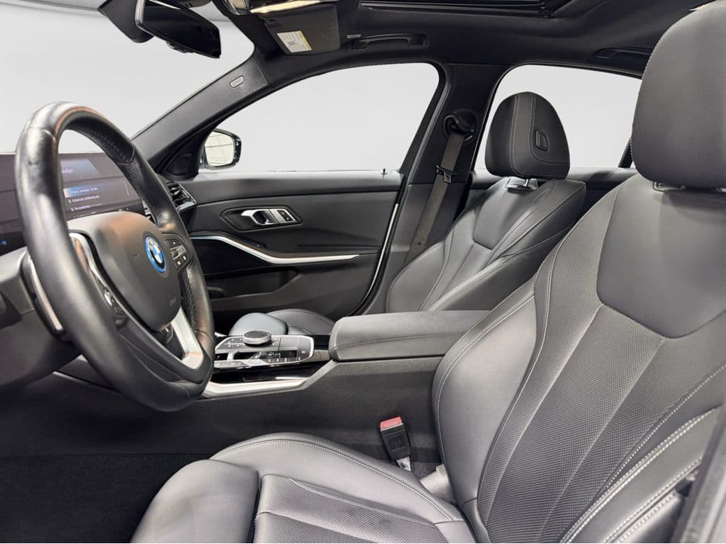 2023 BMW 3 series view 18