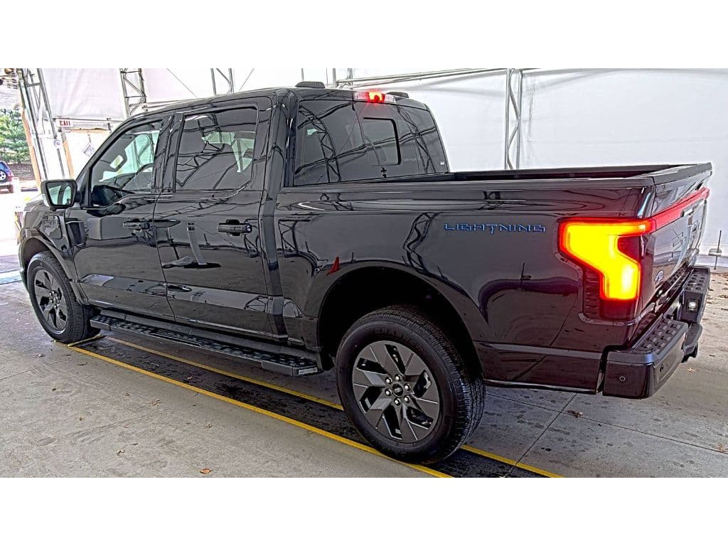 2022 Ford F-150 Lightning view 4