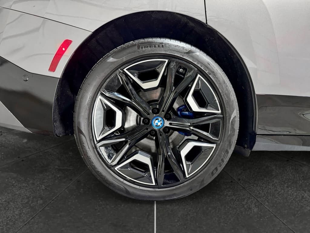 2023 BMW iX view 35